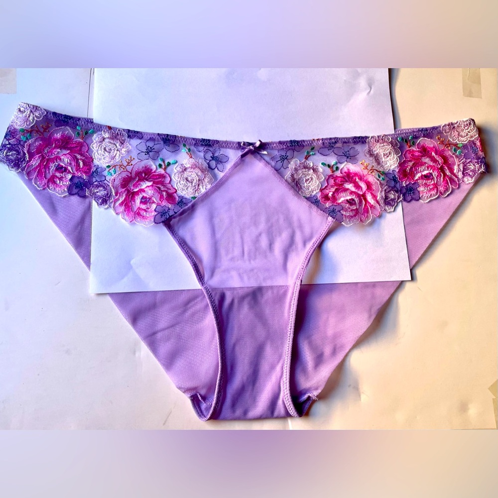 Victoria’s Secret Cheekini/Tanga panties, Size: Large